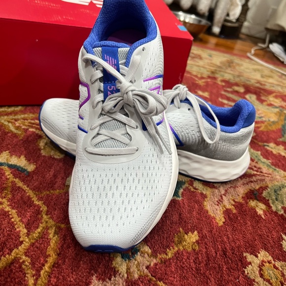 New Balance Women's Running Shoes 520 V8 (New) - Picture 7 of 9